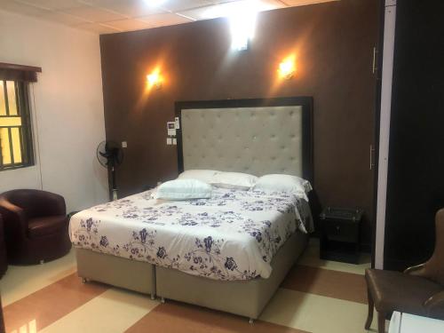 DE’ BAKERS SUITES