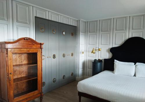 Pembroke Townhouse Hotel - Tap to explore photos
