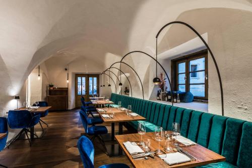 Flurin, Bar & Restaurant
