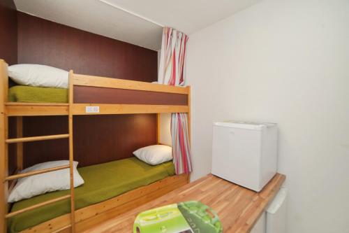 2 bunk beds, 1 sofa bed
