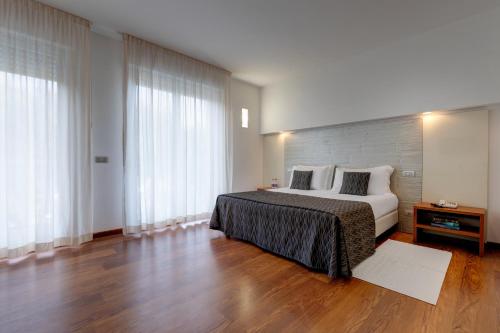 Superior Triple Room image 2