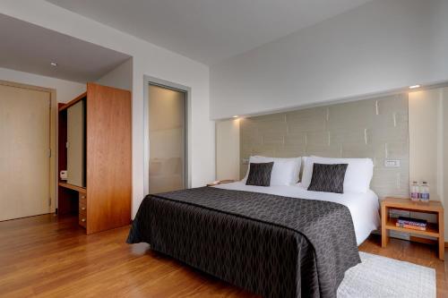 Superior Double or Twin Room with Terrace image 3