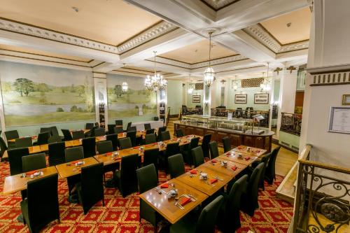 Adelphi Hotel - image 11