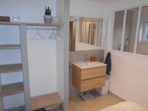 4MIN ORLEANS APPT 1CHB PLEIN AU CALME AVEC TERRASSE ET PARKING DEVANT in แซ็ง ฌอง เดอ แบร