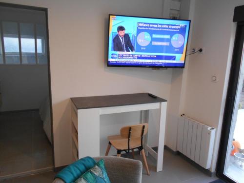 4MIN ORLEANS APPT 1CHB PLEIN AU CALME AVEC TERRASSE ET PARKING DEVANT in แซ็ง ฌอง เดอ แบร