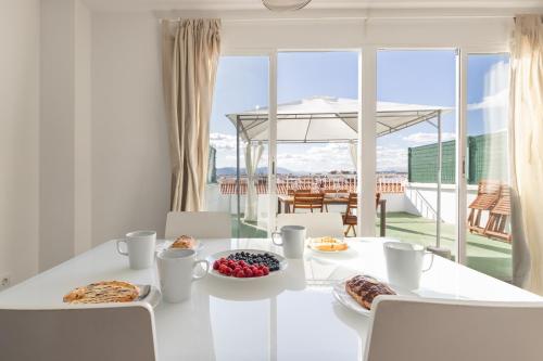 FUN BUILDING DUPLEXES by HOMEABOUT, Málaga