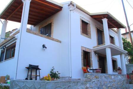  The Stone House in Moraḯtika