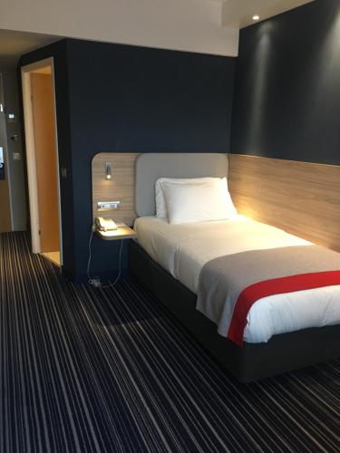 Holiday Inn Express Geneva Airport, an IHG Hotel