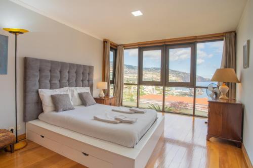 FLH Funchal Amazing Sea View Apartment with Pool