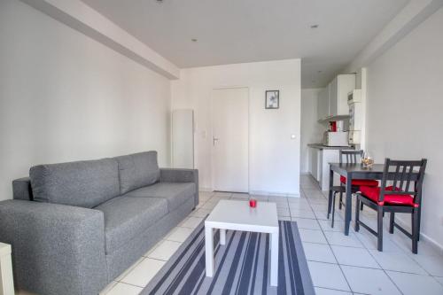 Refurbished apt near the ourcq canal - image 9