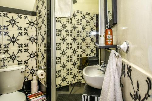 Bathroom, Hello Sunshine Self Catering Studio Apartments in Nelspruit