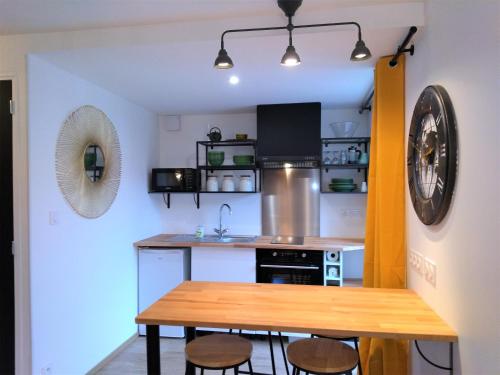 Superbe appartement entre le port et le centre ville - LIT KING-SIZE WiFi & NETFLIX gratuit - image 2
