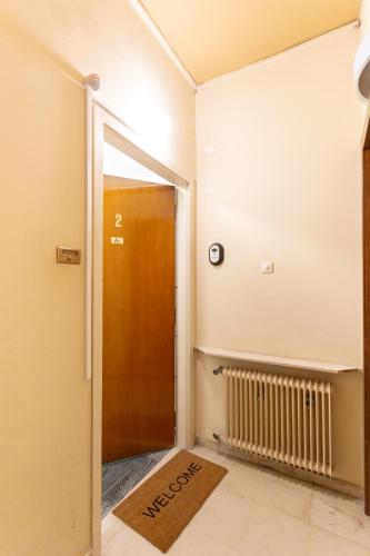 A short walk to Syntagma and Plaka - 100sqm 2 Bdrm Apt by Athenian Home - image 11