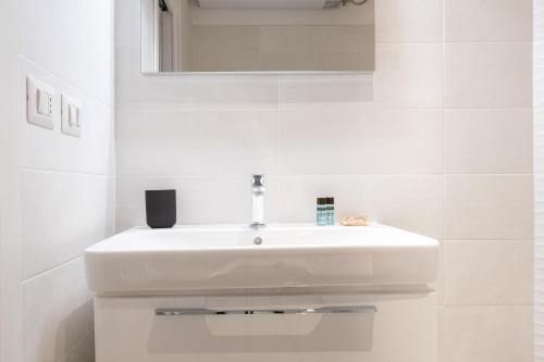 Studio Apartment image 5