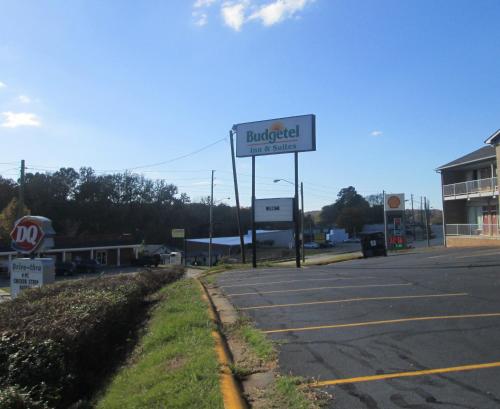 Budgetel Inn & Suites - image 8