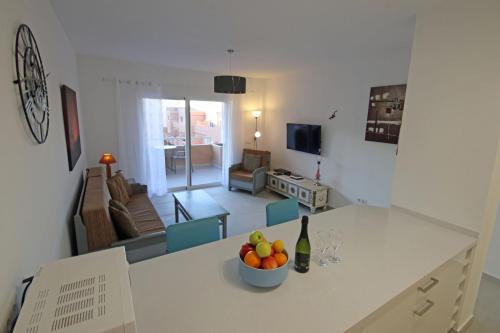 MARINEDA by RENTMEDANO newly renovated, ocean view, wifi, parking, pool, El Médano (fotografie 6)