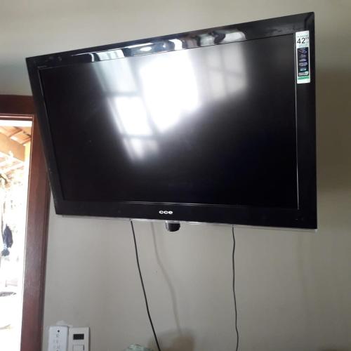 CASA EM CONDOMINIO FECHADO COM PISCINA
