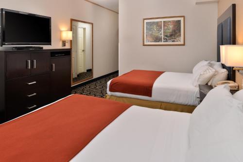 Holiday Inn Express & Suites Tacoma South - Lakewood, an IHG Hotel