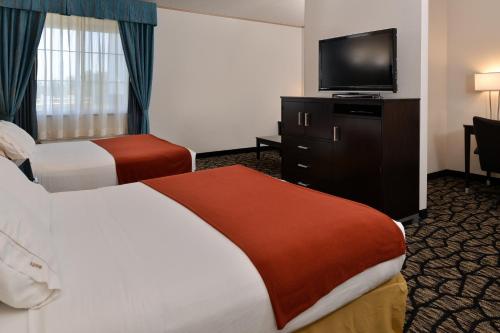 Photo - Holiday Inn Express & Suites Tacoma South - Lakewood, an IHG Hotel