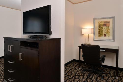 Holiday Inn Express Hotel & Suites Tacoma South - Lakewood