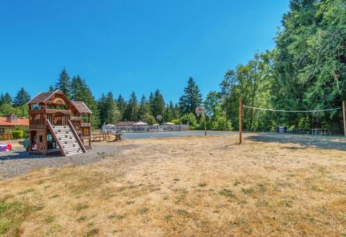 Chehalis Camping Resort One-Bedroom Cabin 2 detail