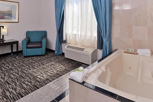 King Suite Whirlpool