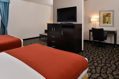 Holiday Inn Express Hotel & Suites Tacoma South - Lakewood, an IHG Hotel