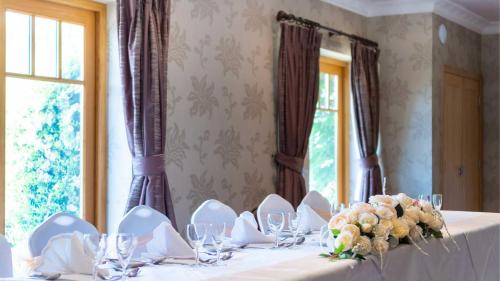 Holt Lodge Hotel - image 2