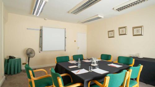 Holt Lodge Hotel - image 5