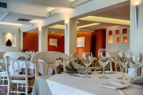 Restaurante, Sunshine SXM Studios in Grand Case