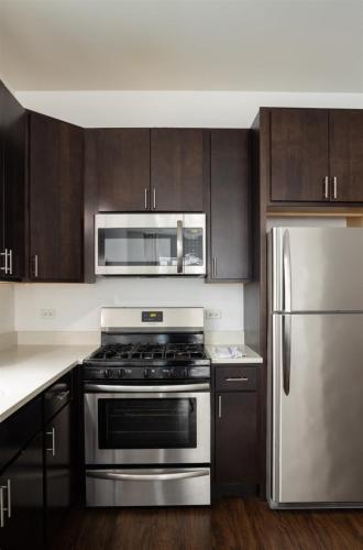 Updated Pilsen 3BR with W&D by Zencity - image 12