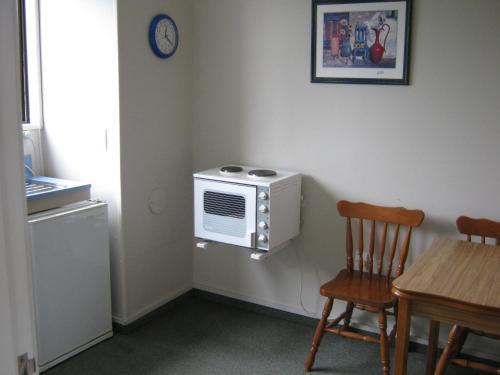 Blue Dolphin Motel 5