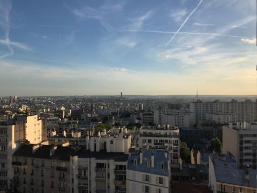 Studio dernier étage last Floor vue view Paris parking garage