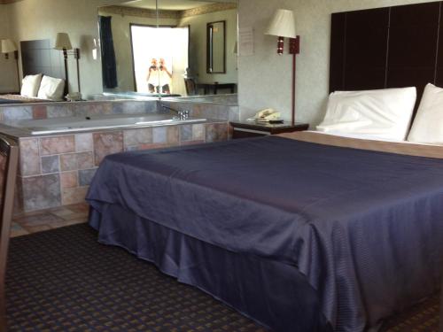 King Room with Hot Tub