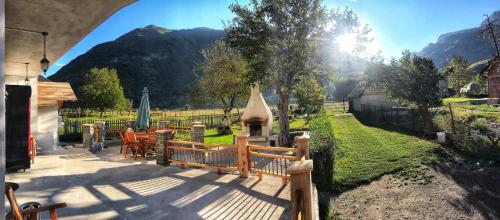 Garden, Riverside Guesthouse & Sauna in Virpazar