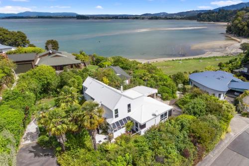 BEACH FRONT:Palms-on-the-beach.KAITERITERI.