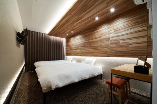 Superior Twin Room with Garden View image 9