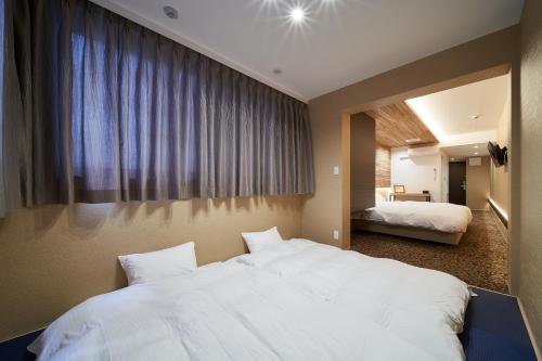 Japanese-Style Room image 7