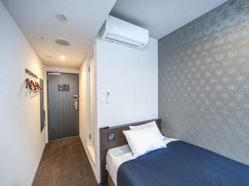 HOTEL LiVEMAX Nihonbashi Koamicho Room Type - Double Room with Small Double Bed - Non-Smoking HOTEL LiVEMAX Nihonbashi Koamicho Room Type - Double Room with Small Double Bed - Non-Smoking