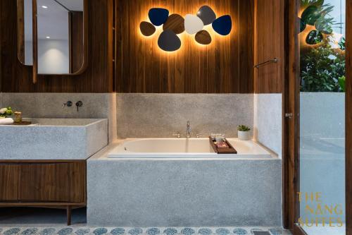 The Nang Suites - 화장실