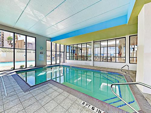 New Listing! Stately Beachfront Condo with Gulf View condo - image 6