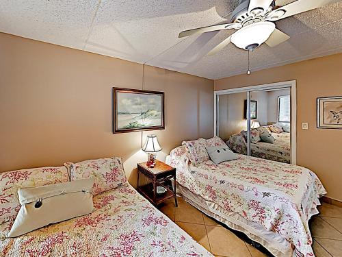 New Listing! Stunning Corner Unit with Gym & Pools condo - image 2