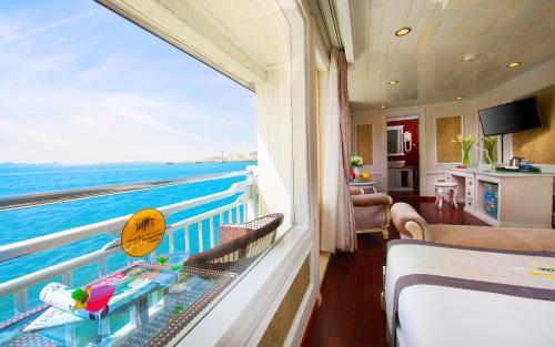 Balcony/terrace, Signature Halong Cruise in Hạ Long