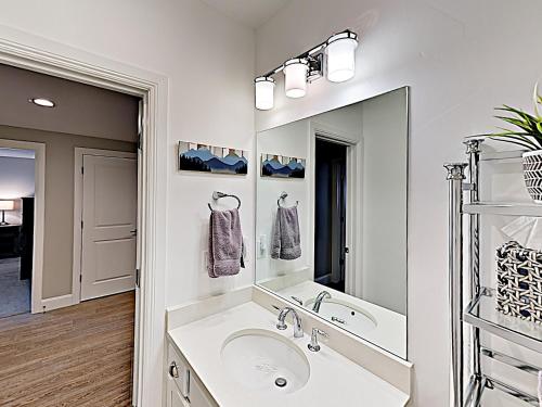 New-Build near Deer Valley with Private 2-Car Garage townhouse - main image