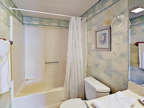 New Listing! Gulf-View Beauty with Pools Gym Sauna condo - main image