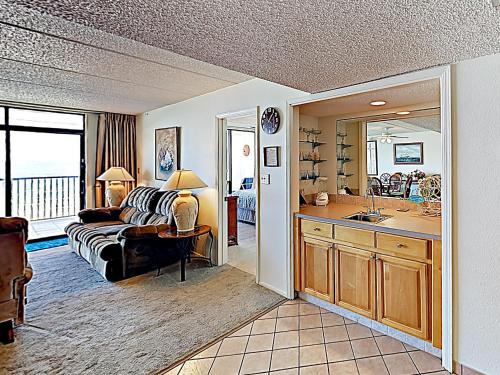 New Listing! Gulf-View Beauty with Pools Gym Sauna condo - image 8