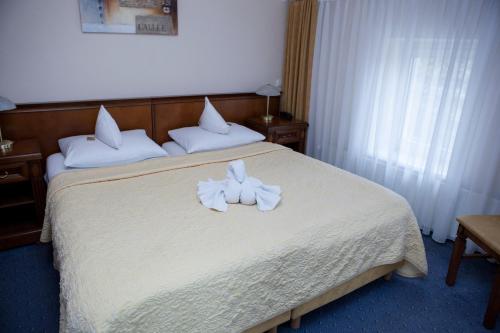 2 twin beds