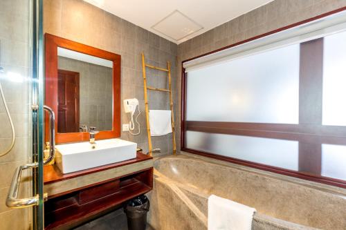 room detail thumbnail 2