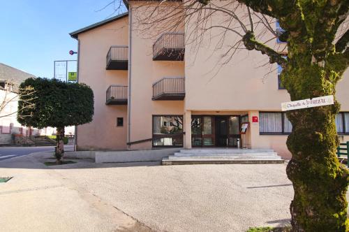 Logis Hotel Restaurant Du Commerce - image 4