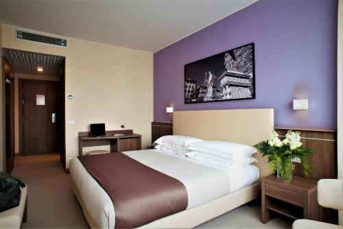 1 queen bed, 1 twin bed